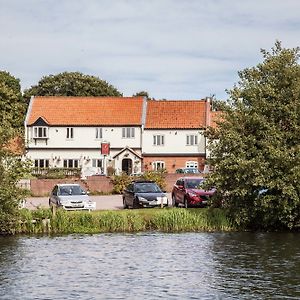 Wayford Bridge Inn Hotel